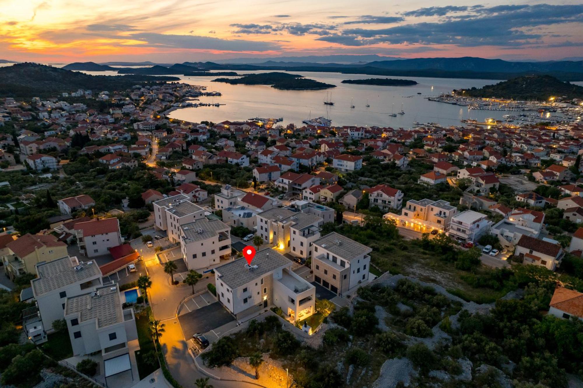Luxury Apartment Hyperion With Private Pool And Garden Murter Kültér fotó