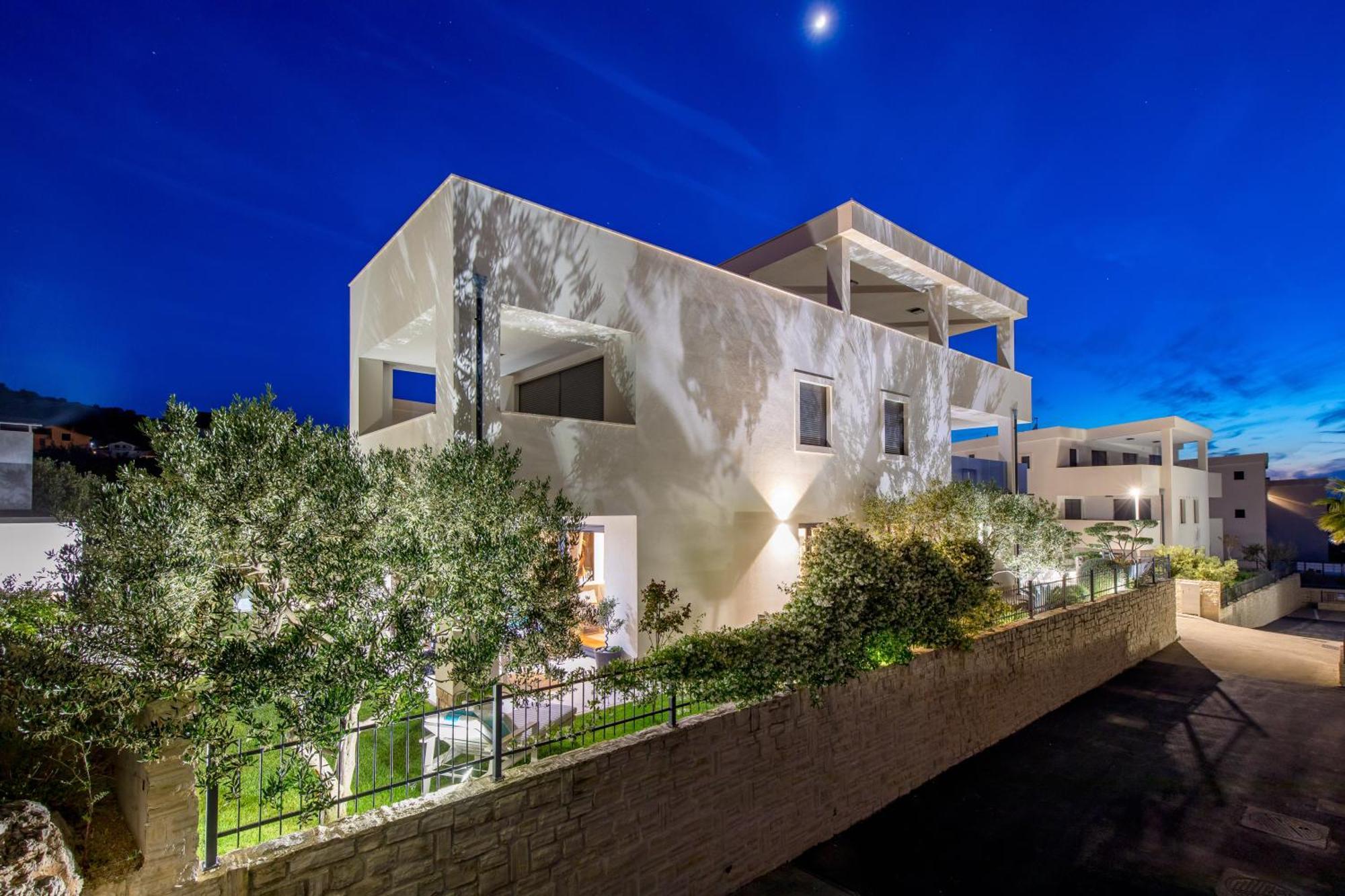 Luxury Apartment Hyperion With Private Pool And Garden Murter Kültér fotó