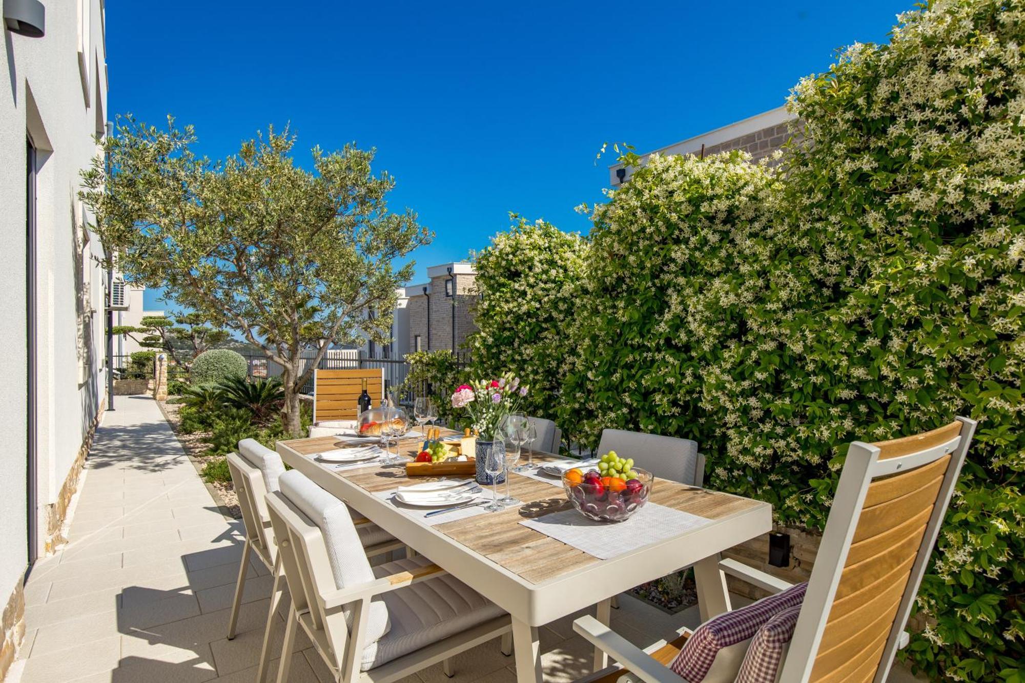 Luxury Apartment Hyperion With Private Pool And Garden Murter Kültér fotó