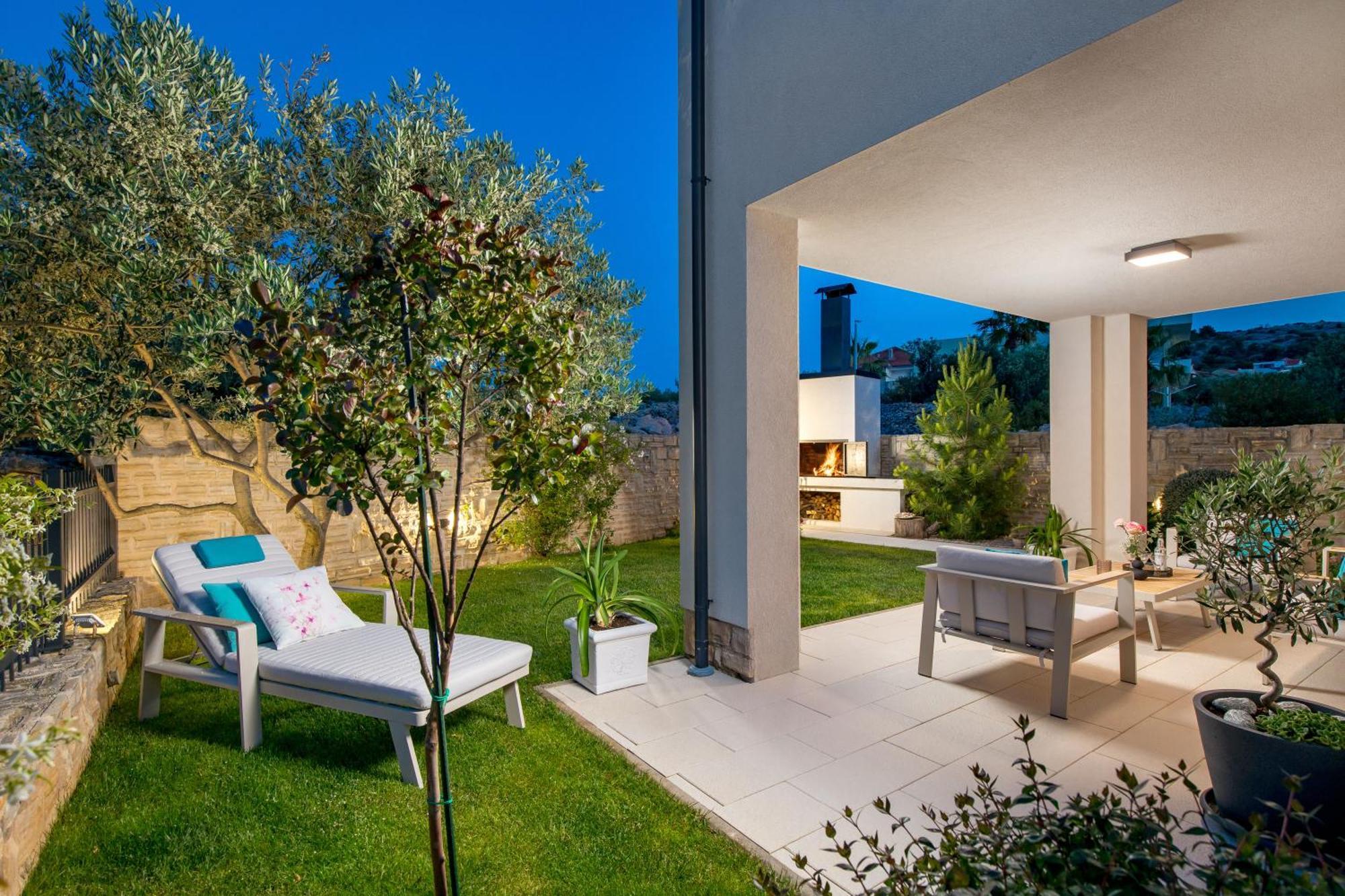 Luxury Apartment Hyperion With Private Pool And Garden Murter Kültér fotó